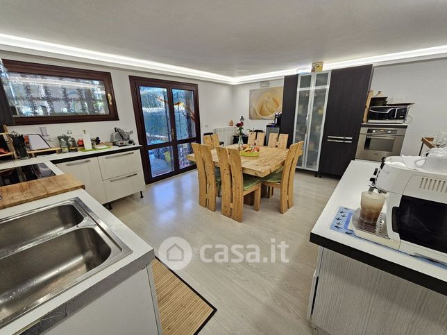 Villetta a schiera in residenziale in Via G. Puccini 4