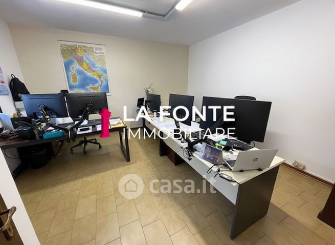 Ufficio in commerciale in Via Santa Chiara