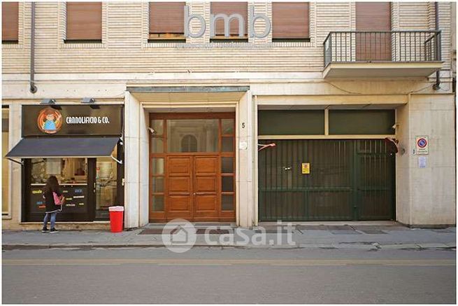 Box/posto auto in residenziale in Via Cavour 5