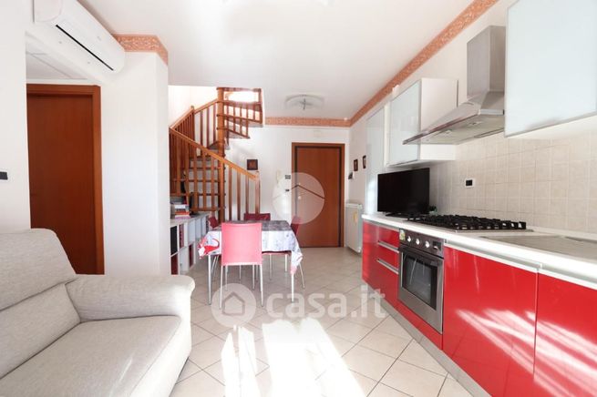 Appartamento in residenziale in Via degli Oleandri 45