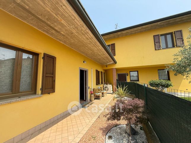 Casa bi/trifamiliare in residenziale in Via Don Vittorio Basini 63