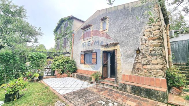 Casa bi/trifamiliare in residenziale in Via Padre Pio