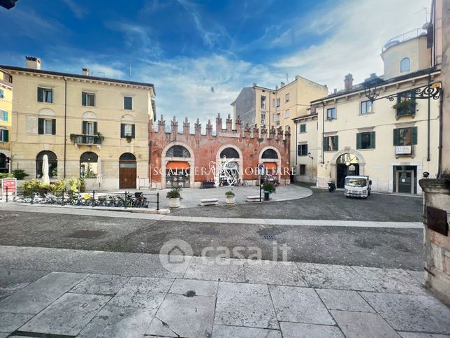 Negozio/locale commerciale in commerciale in Piazzetta Pescheria