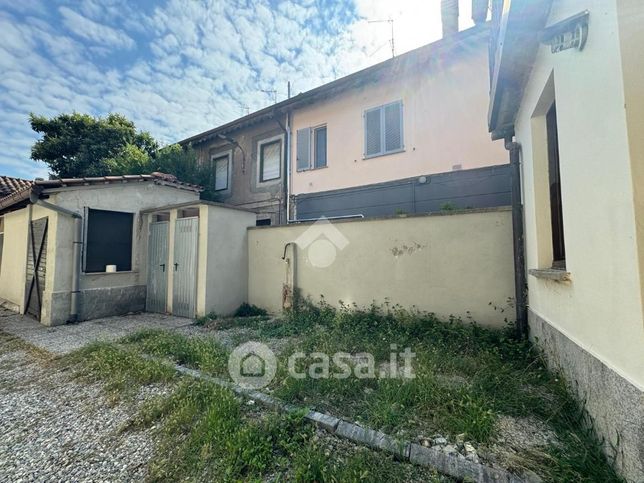 Garage/posto auto in residenziale in Via San Rocco 1