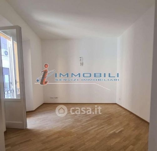 Ufficio in commerciale in Via Durini