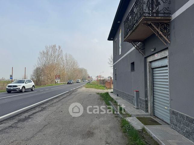 Negozio/locale commerciale in commerciale in Strada Statale dei Giovi 1