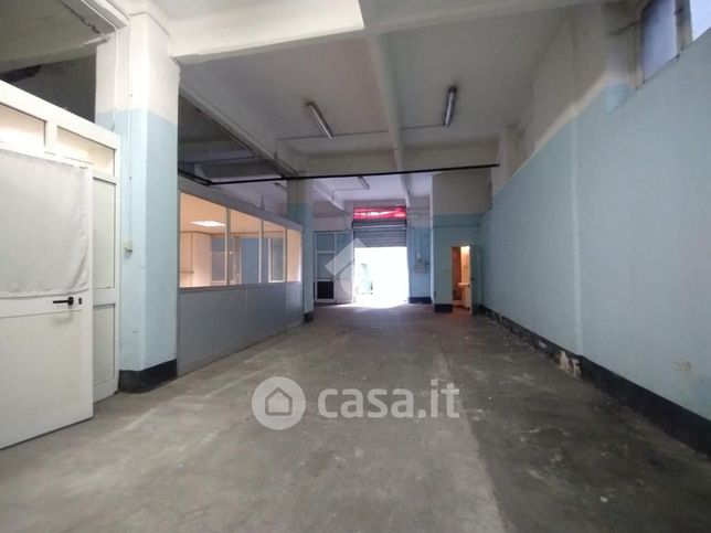 Capannone in commerciale in Via Anton Giulio Barrili 31