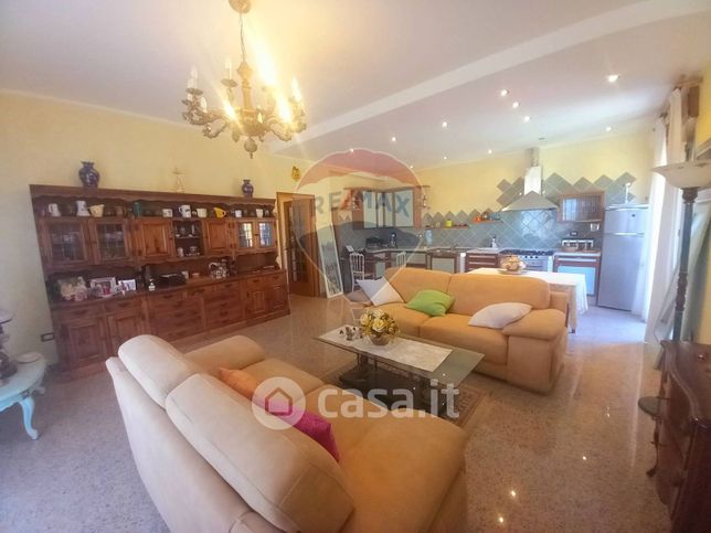 Casa indipendente in residenziale in Viale Salvatore Vitale 2 -1