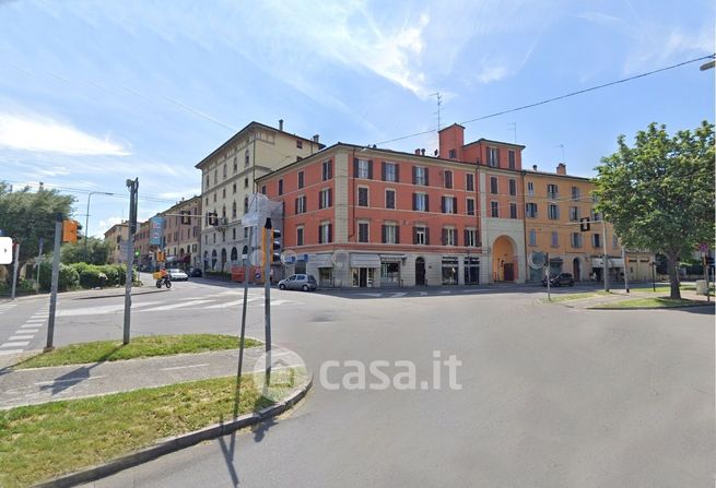 Attività/licenza (con o senza mura) in commerciale in Piazza di Porta San Mamolo