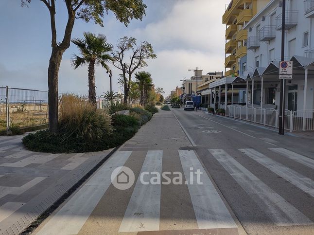 Attivitã /licenza (con o senza mura) in commerciale in Viale Gebel