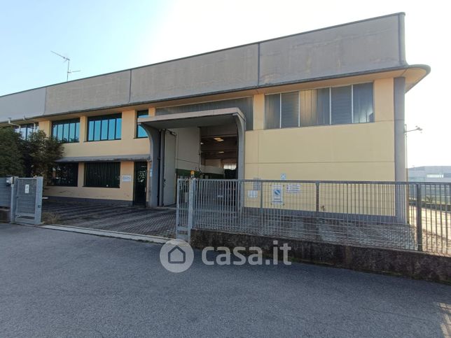 Capannone in commerciale in Via Consolare