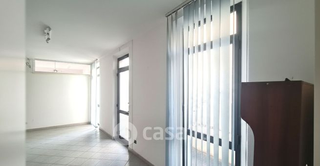 Ufficio in commerciale in 