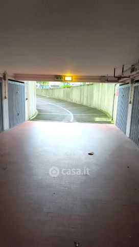 Box/posto auto in residenziale in Via Emilia 392