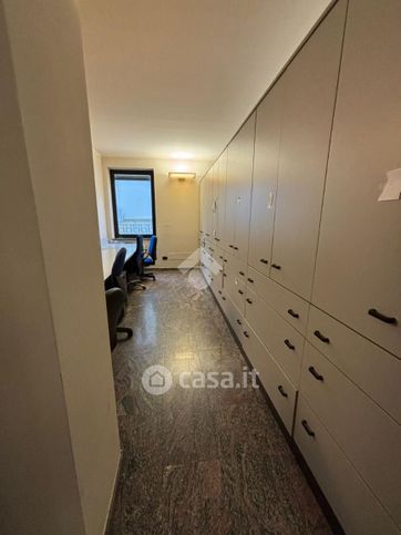 Ufficio in commerciale in 