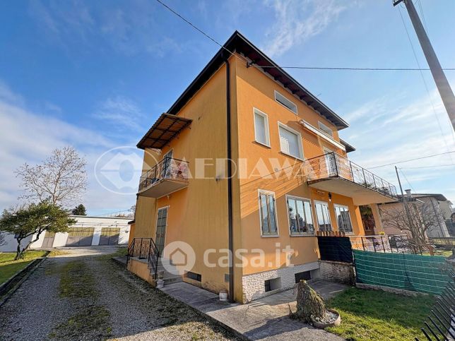 Appartamento in residenziale in Via Ippolito Nievo 8