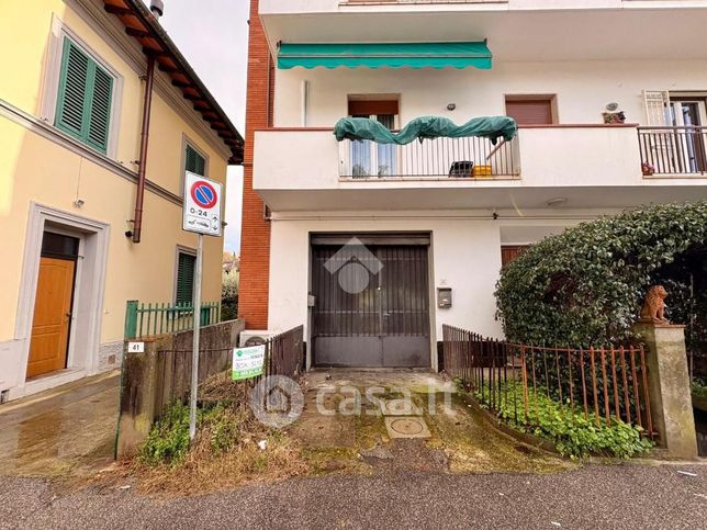 Capannone in commerciale in Via del Ponte Nuovo 43