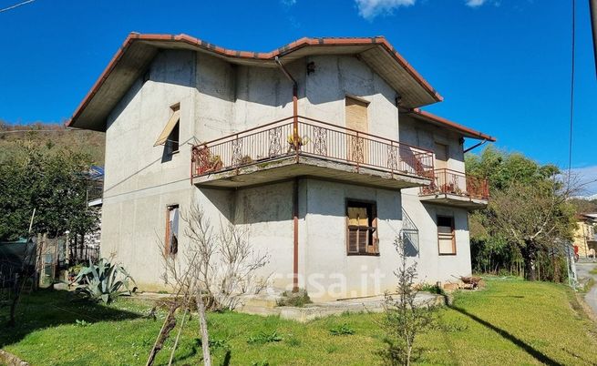 Casa indipendente in residenziale in 