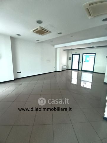 Ufficio in commerciale in 