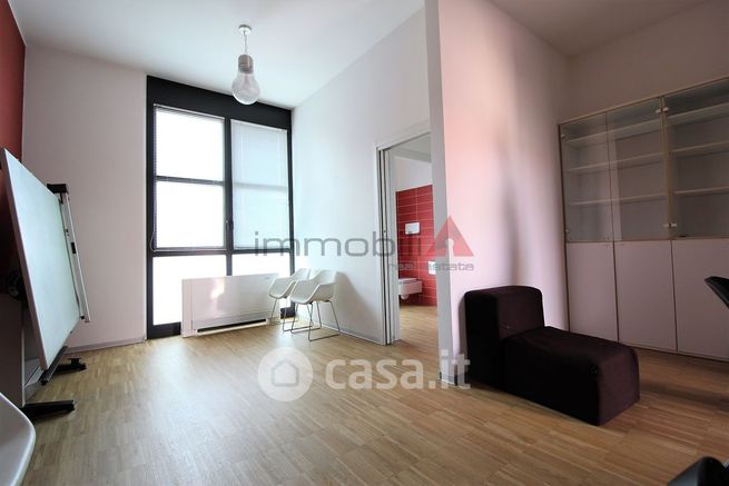 Ufficio in commerciale in Viale Lombardia 266