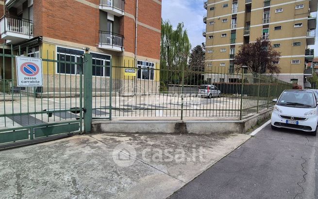 Box/posto auto in residenziale in Via Trani