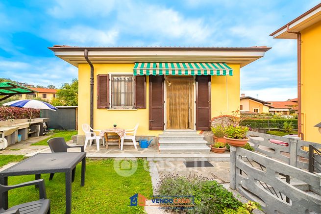 Casa indipendente in residenziale in Via Dante Alighieri 9