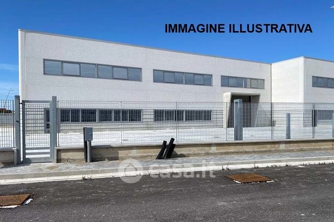 Capannone in commerciale in Via del Molino 120