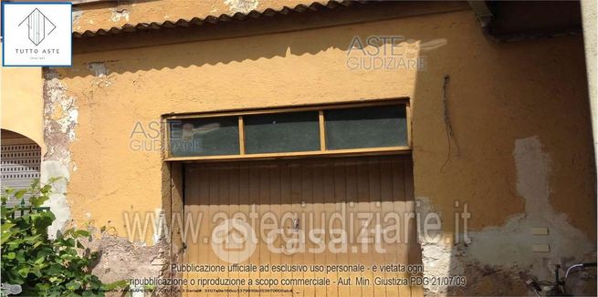 Box/posto auto in residenziale in Via Livorno