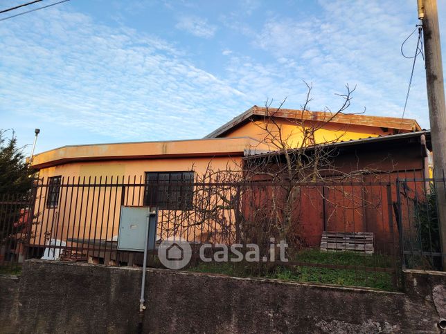 Capannone in commerciale in Via Fratelli Rosselli