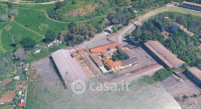 Capannone in commerciale in Via dei Casali di San Sisto 79