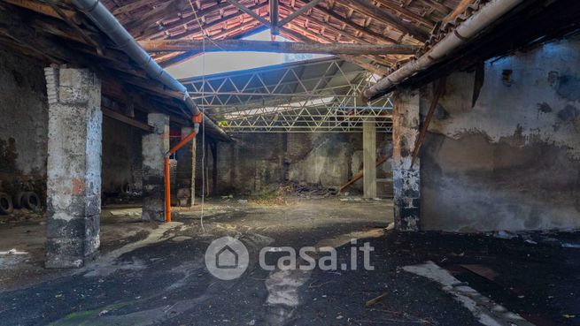 Capannone in commerciale in Via Archimede 42