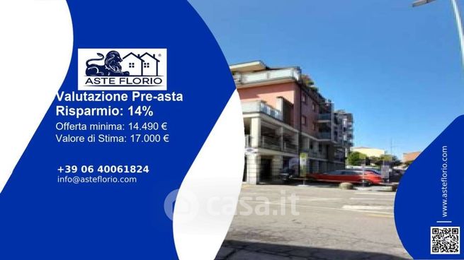 Box/posto auto in residenziale in Via E. Sacchetti 12