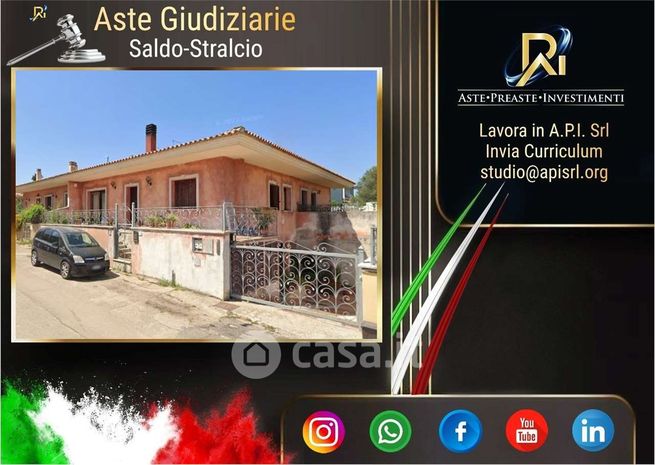 Casa bi/trifamiliare in residenziale in Via James Cook 7