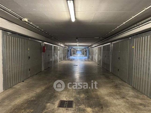 Garage/posto auto in residenziale in Via Badia di Cava