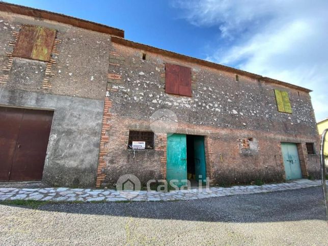Box/posto auto in residenziale in Via dei Volsci 20