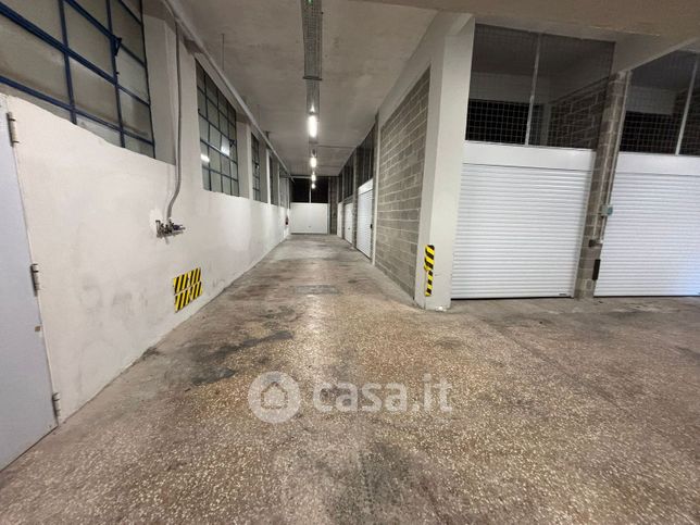 Box/posto auto in residenziale in Via Giulio Tanini