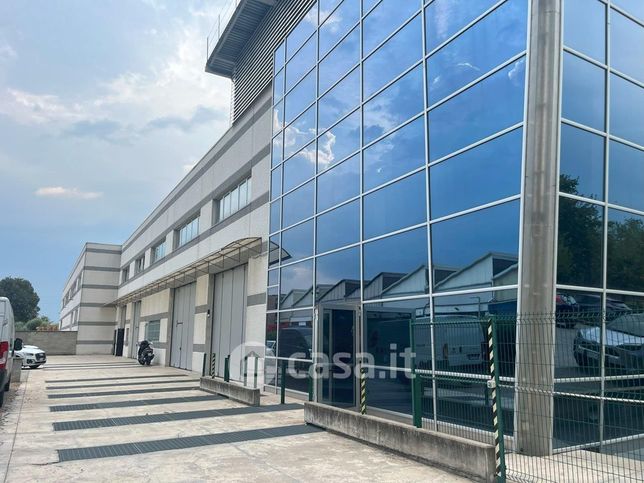 Ufficio in commerciale in 