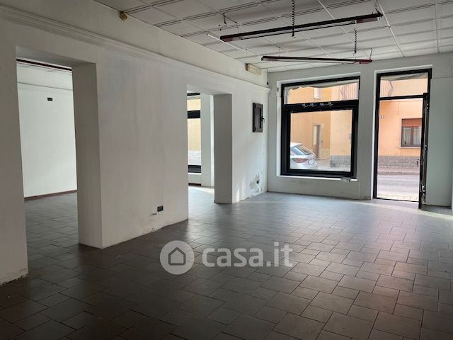 Ufficio in commerciale in Via Liberio Miglio