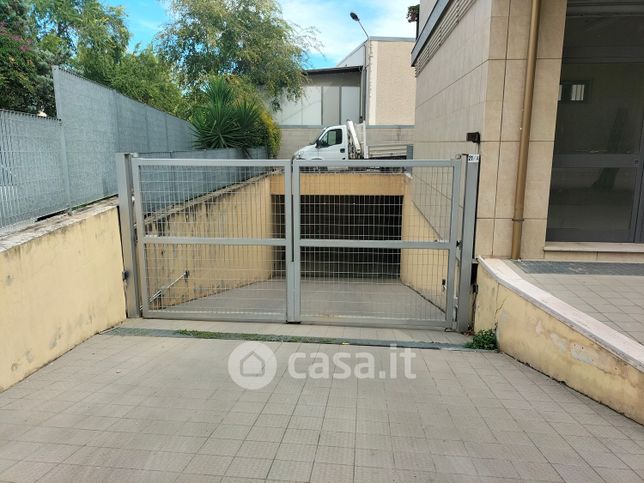Box/posto auto in residenziale in Via del Feudo D'Ascoli 21