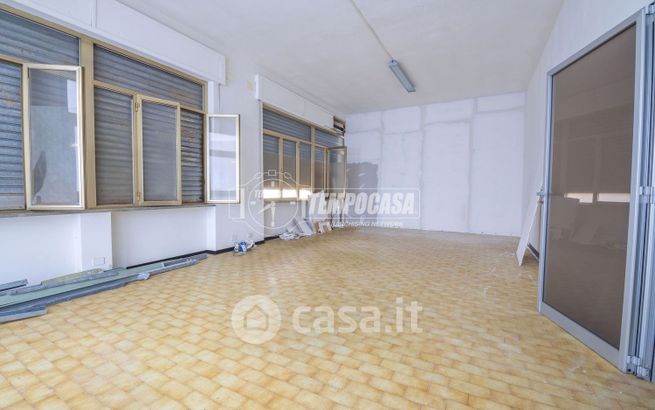 Capannone in commerciale in Via Cristoforo Colombo