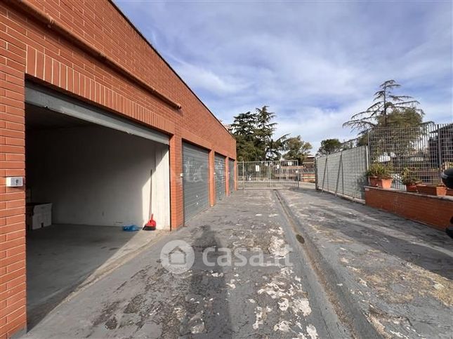 Garage/posto auto in residenziale in Piazza Vincenzo Ceresi