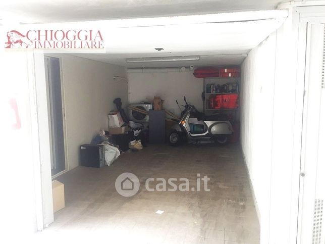 Box/posto auto in residenziale in Viale NicolÃ² Zeno
