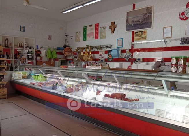 Attivitã /licenza (con o senza mura) in commerciale in Via Napoli