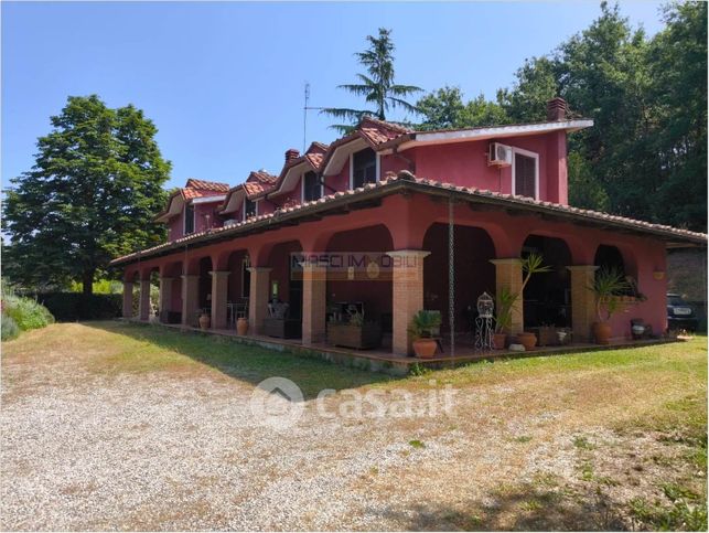 Villa in residenziale in Via del Laghetto
