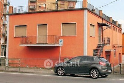 Capannone in commerciale in 