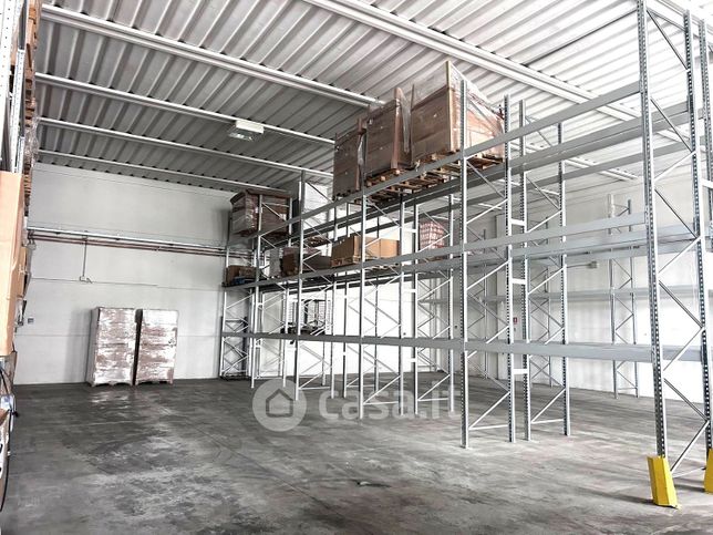 Capannone in commerciale in Via Evangelista Torricelli