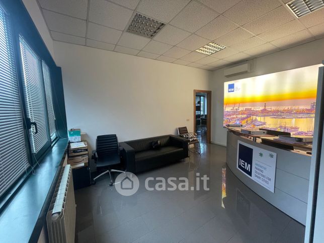 Ufficio in commerciale in Via Renata Bianchi 21