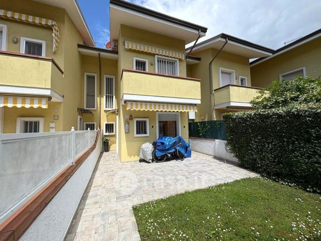 Villetta a schiera in residenziale in Via Arezzo 35
