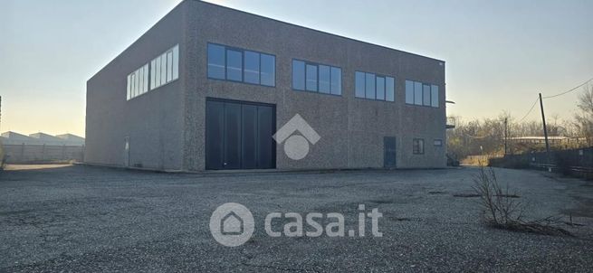 Capannone in commerciale in Via Kant 46