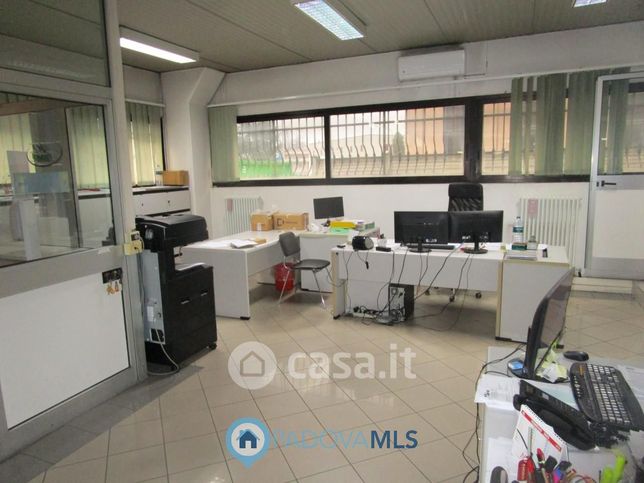 Capannone in commerciale in Via Bonaventura da Peraga
