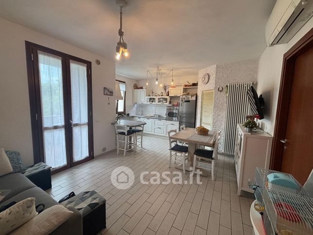 Appartamento in residenziale in Via De Amicis 21